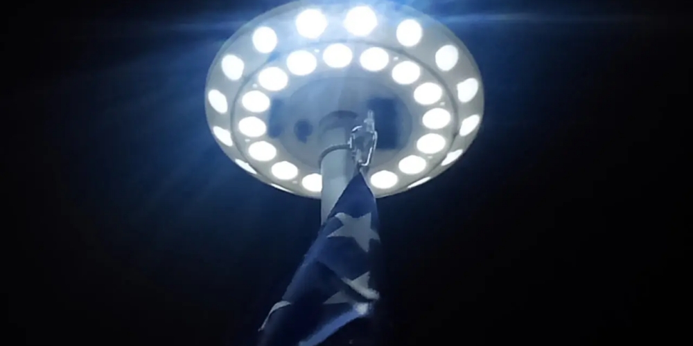 solar flagpole light