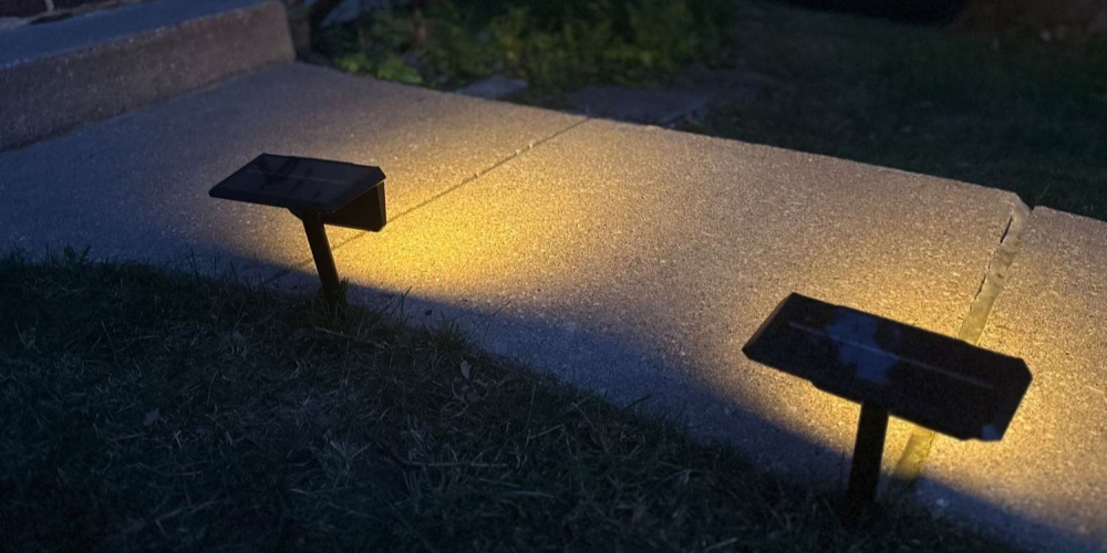 solar powered garden lights